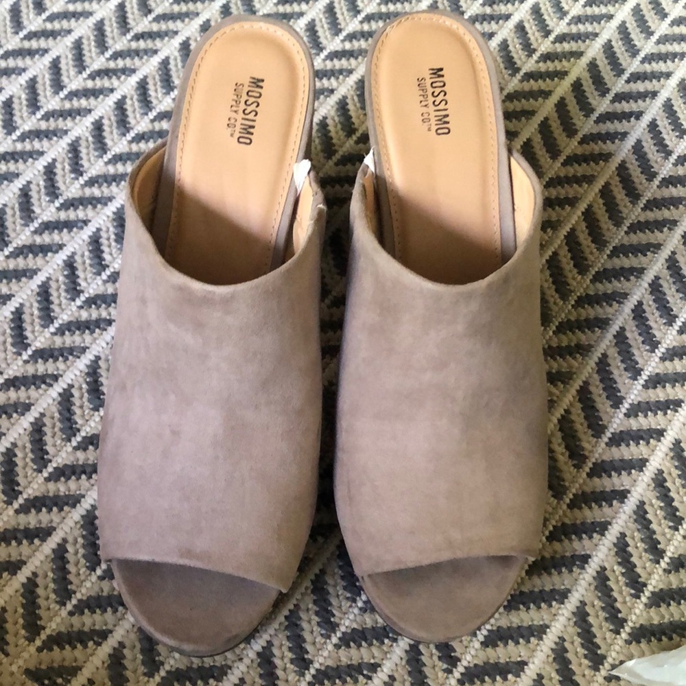 Shoes, gray color.